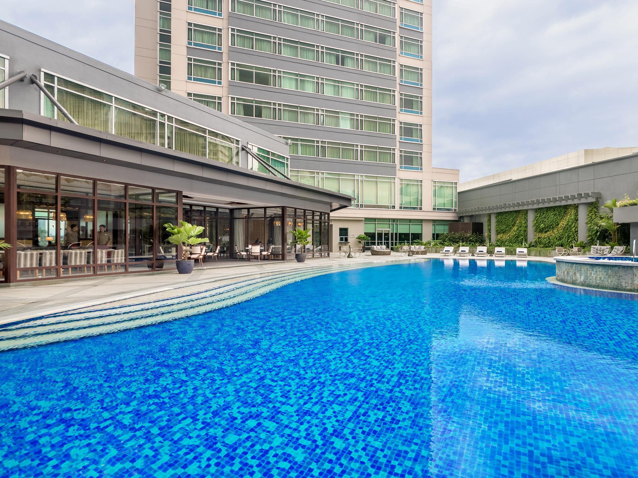 Готель Ascott Makati Makati City Екстер'єр фото